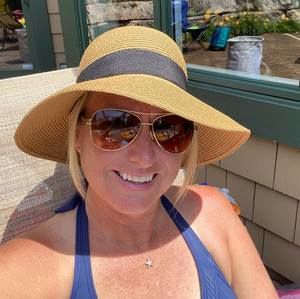 Meet your Posher, Chrystal